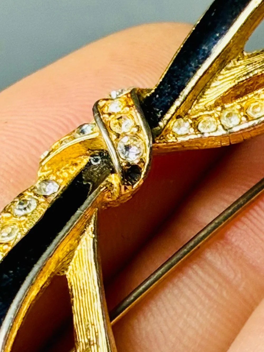 VTG Classic Gold & Black Enamel Bow Brooch with Clear Rhinestones